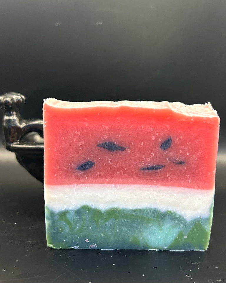 Embrace the power of nature's finest ingredients and let your skin revel in the refreshing, purifying and balancing touch of this unique creation.